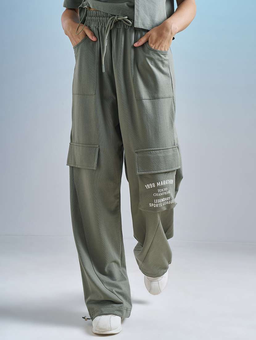 women solid high rise cargo pant
