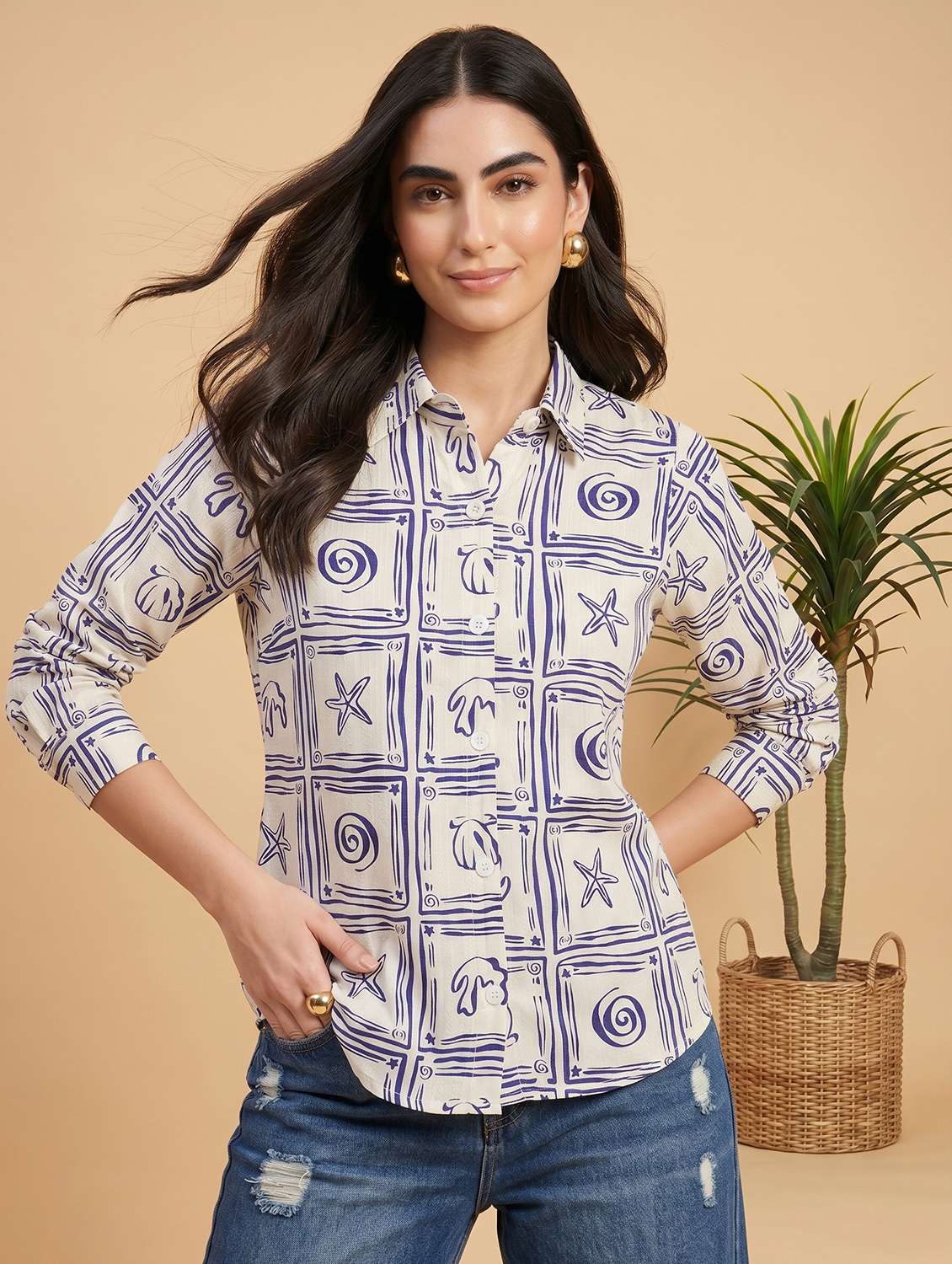 women printed three quarter sleeves shirt