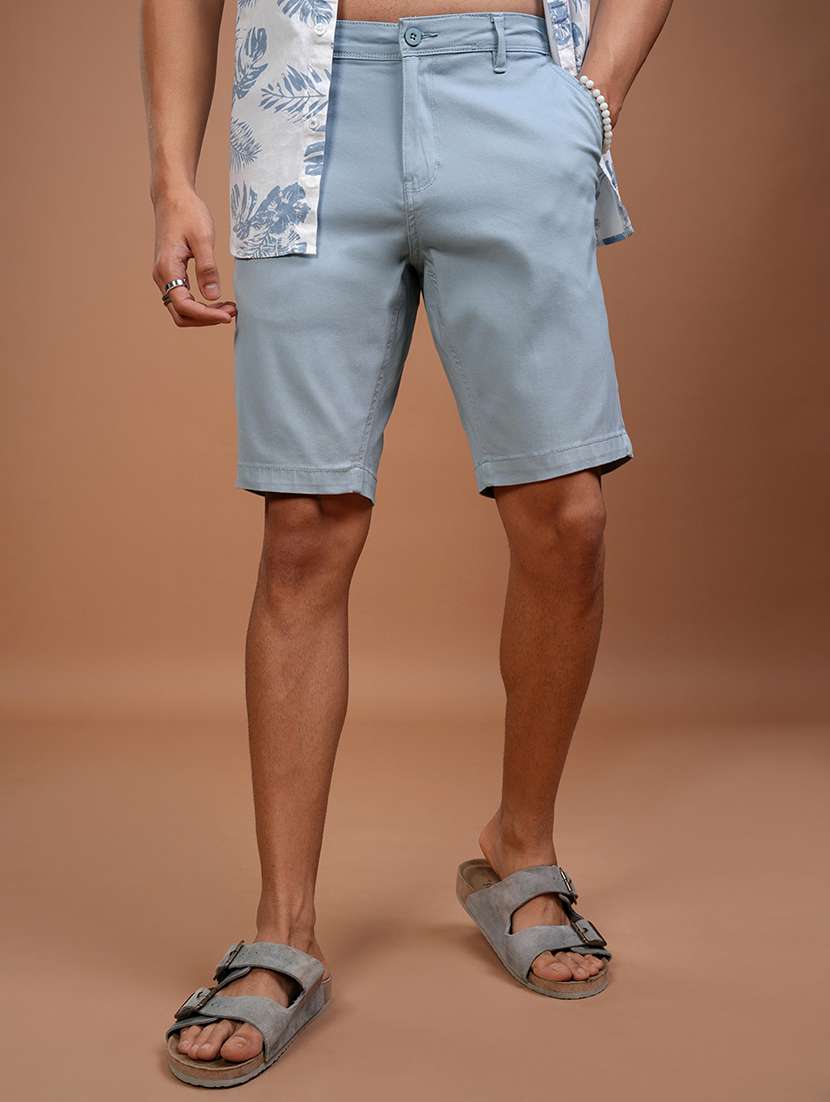 men solid mid rise regular fit shorts