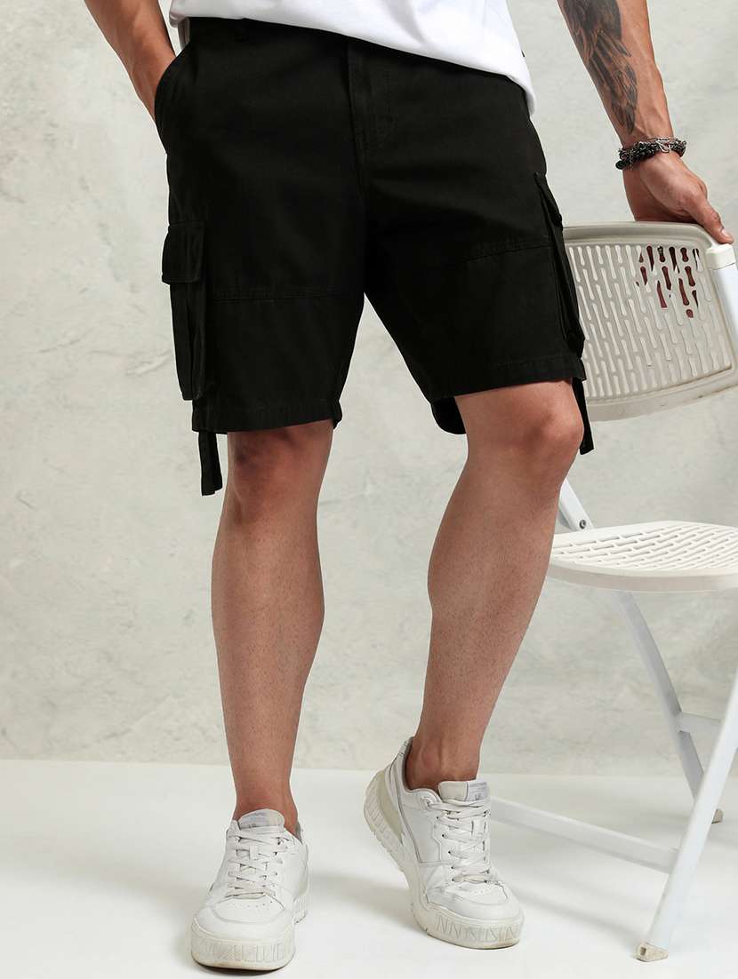 men solid mid rise regular fit cargo shorts