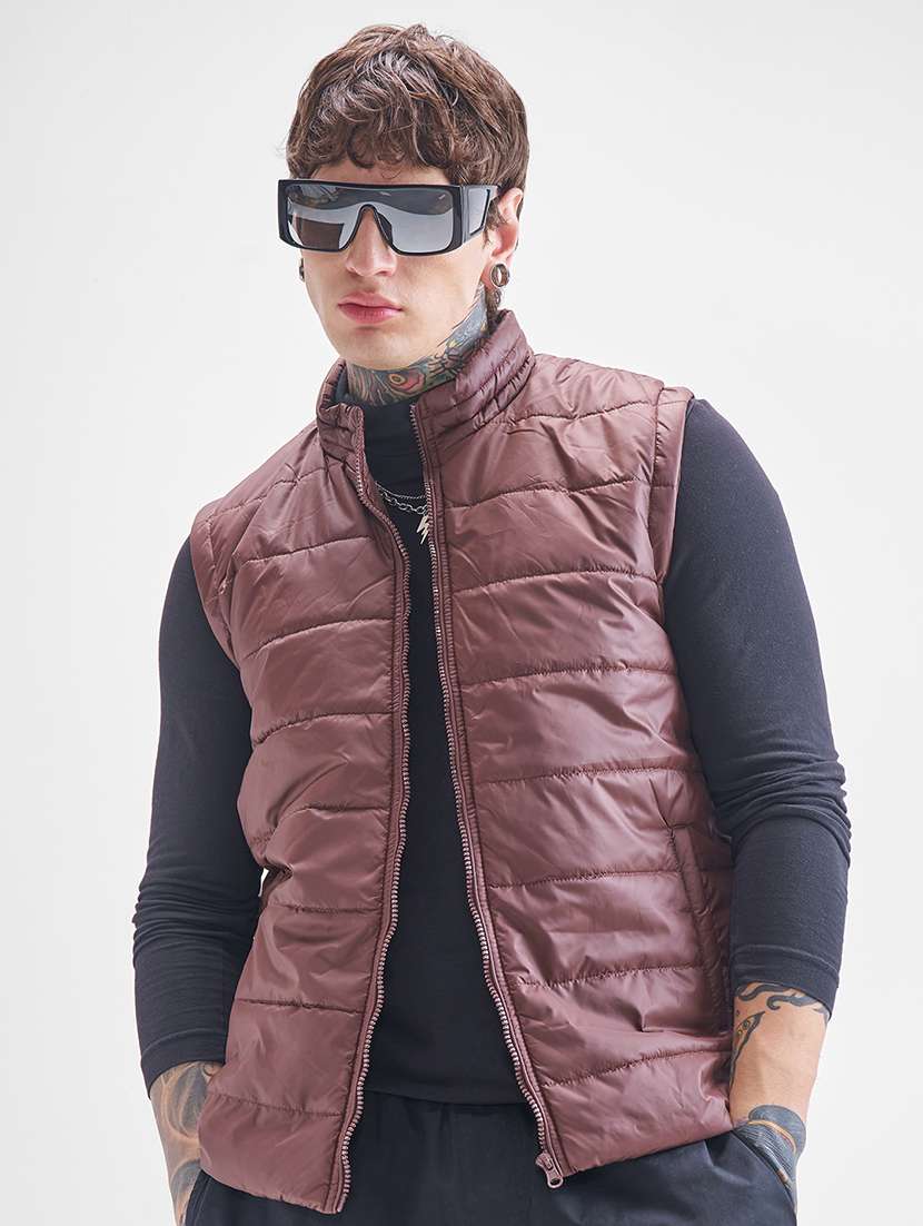 men solid sleeveless regular fit puffer jacket