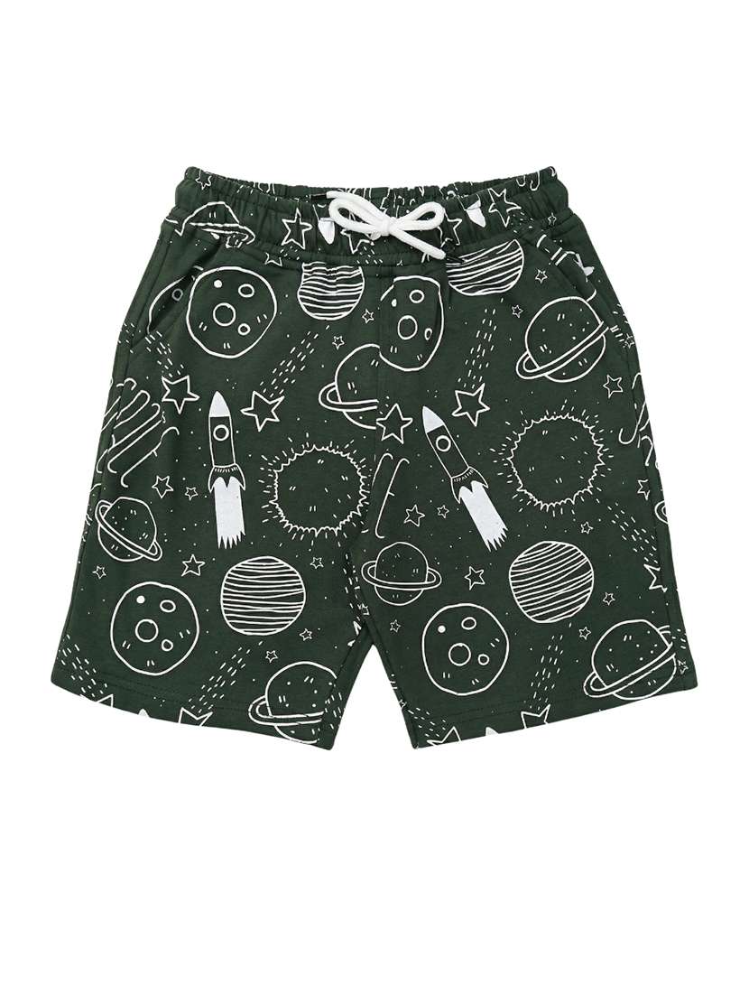 boys printed mid rise regular shorts
