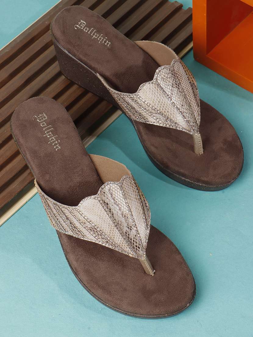 women textured slip on wedges