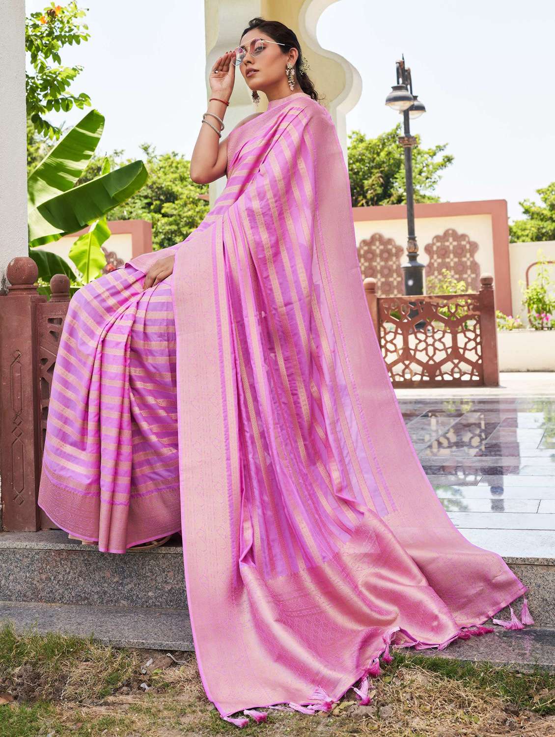 women self design banarasi saree with blouse - 22499809 -  Standard Image - 3