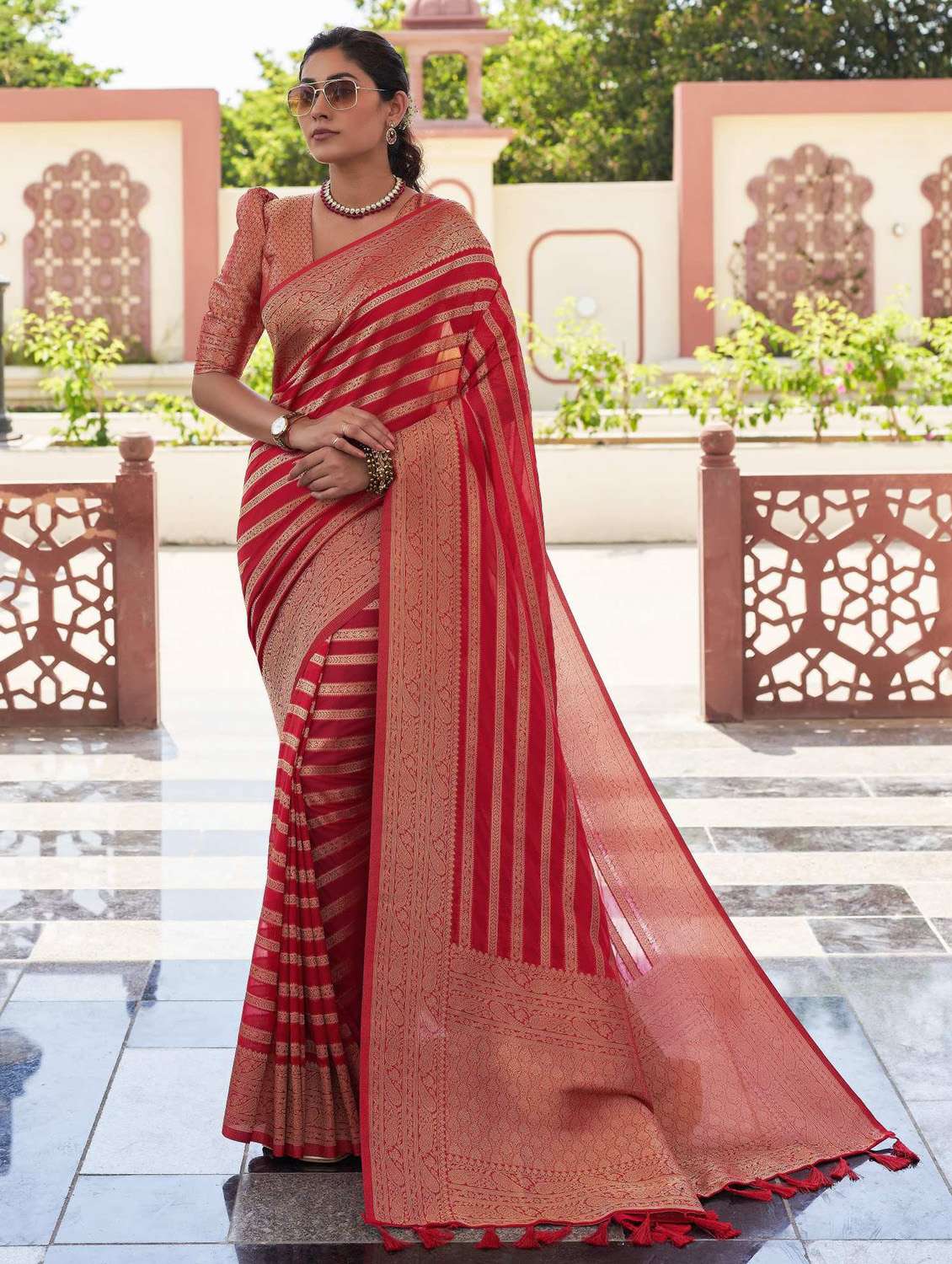 women self design banarasi saree with blouse