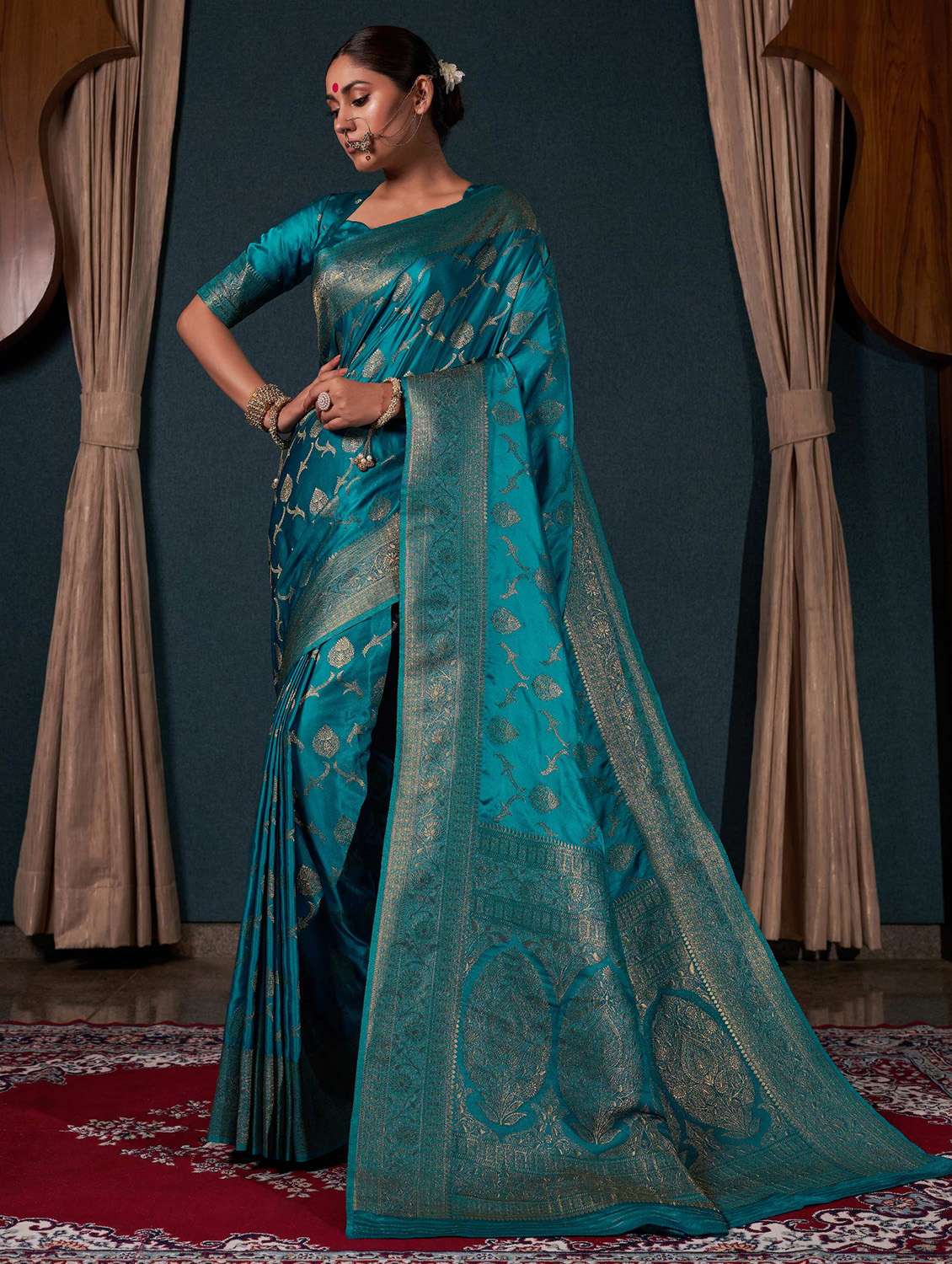 women self design banarasi saree with blouse