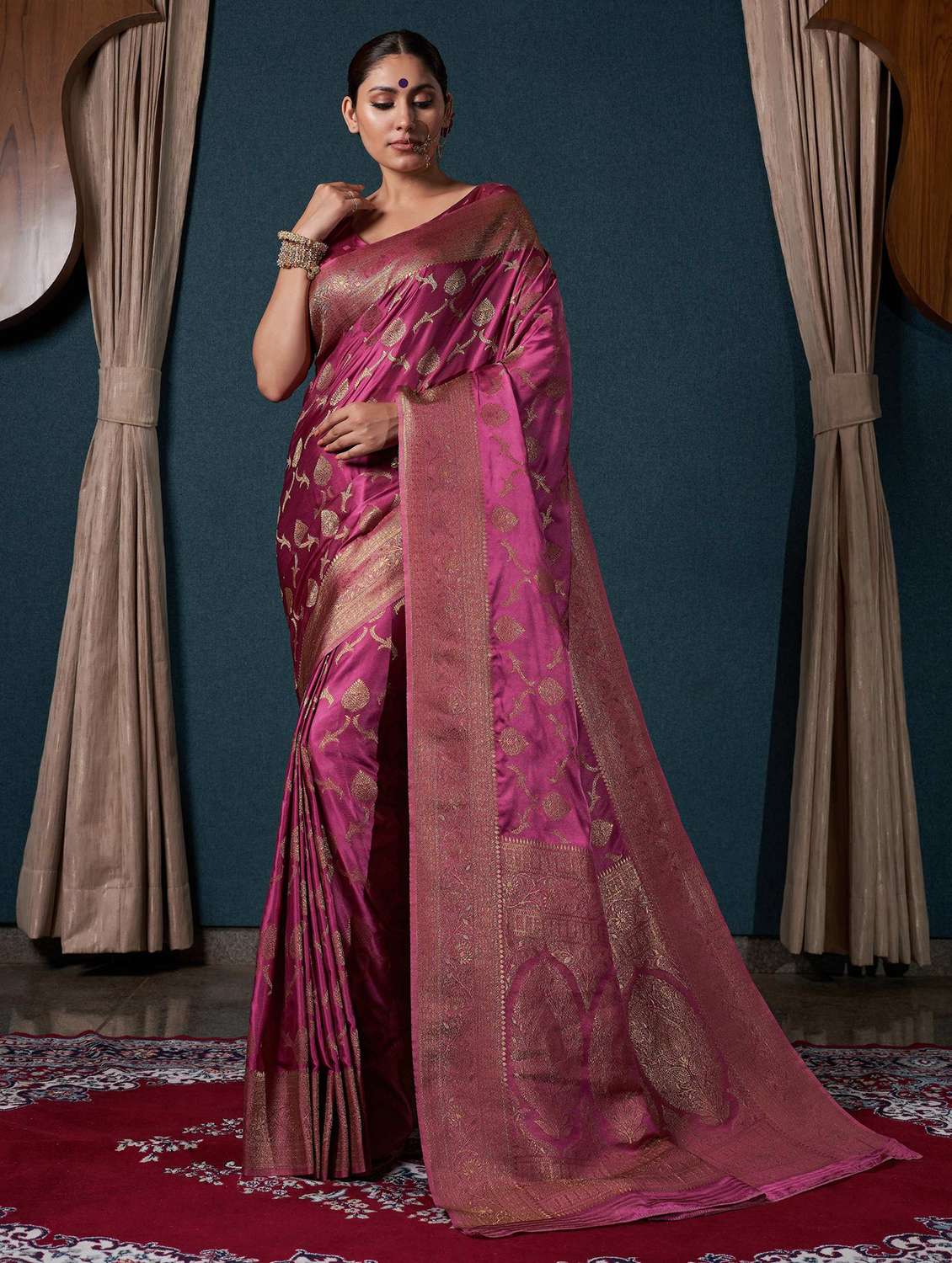 women self design banarasi saree with blouse