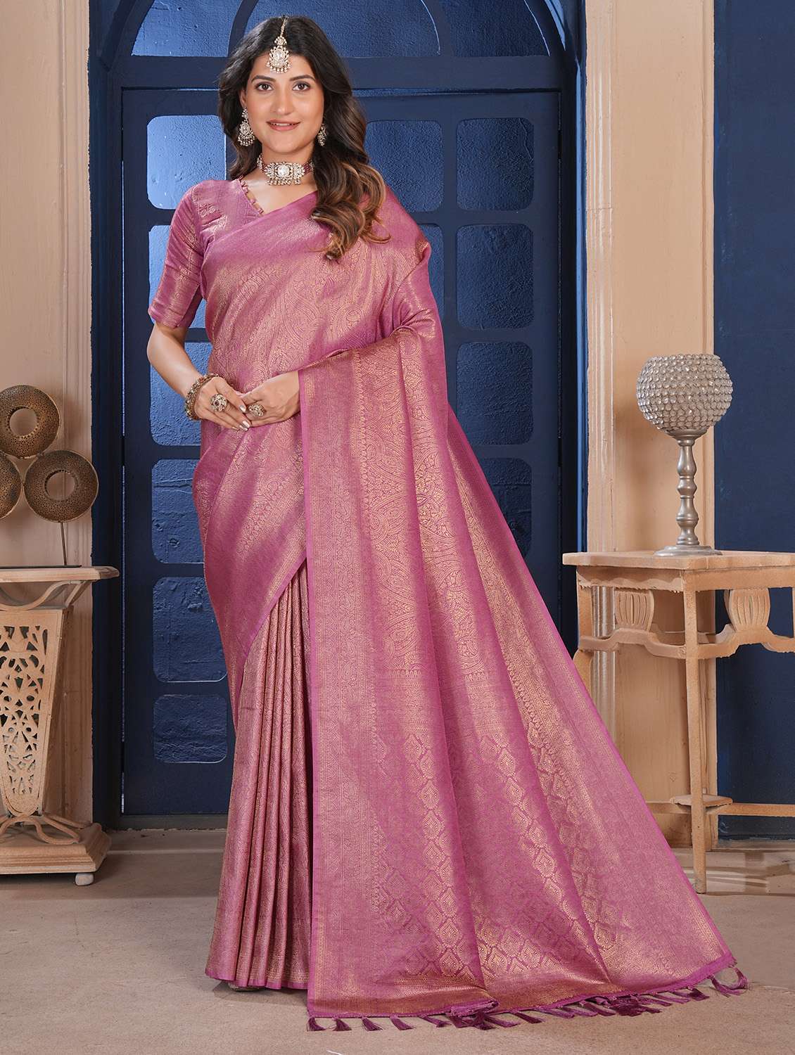 women self design kanjivaram saree with blouse