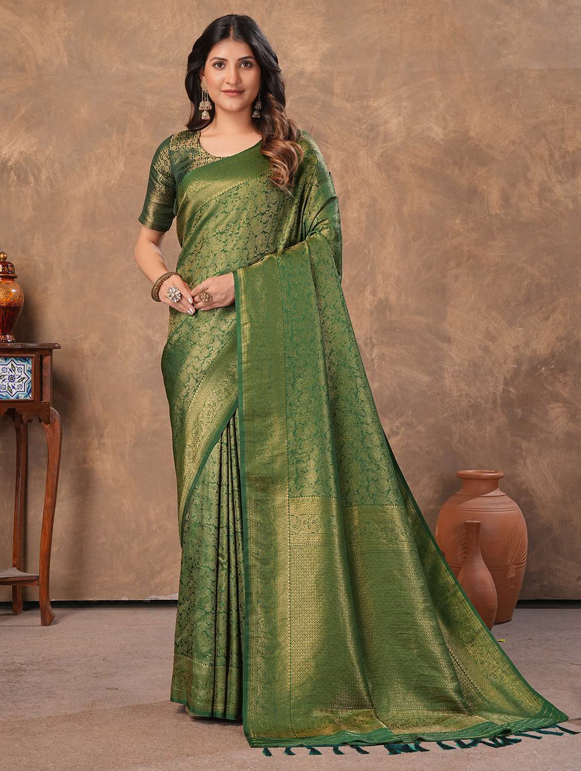 women self design kanjivaram saree with blouse