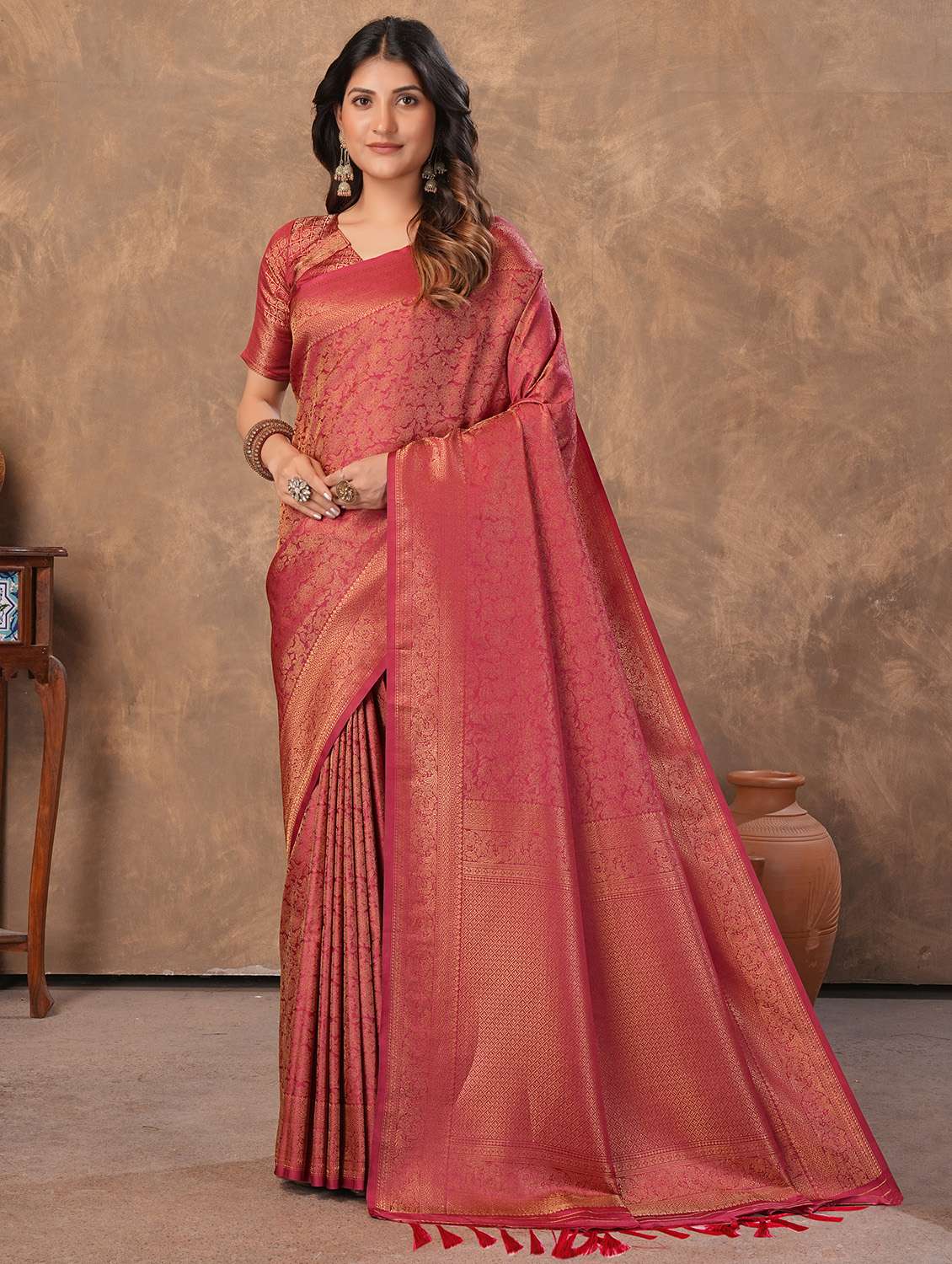 women self design kanjivaram saree with blouse