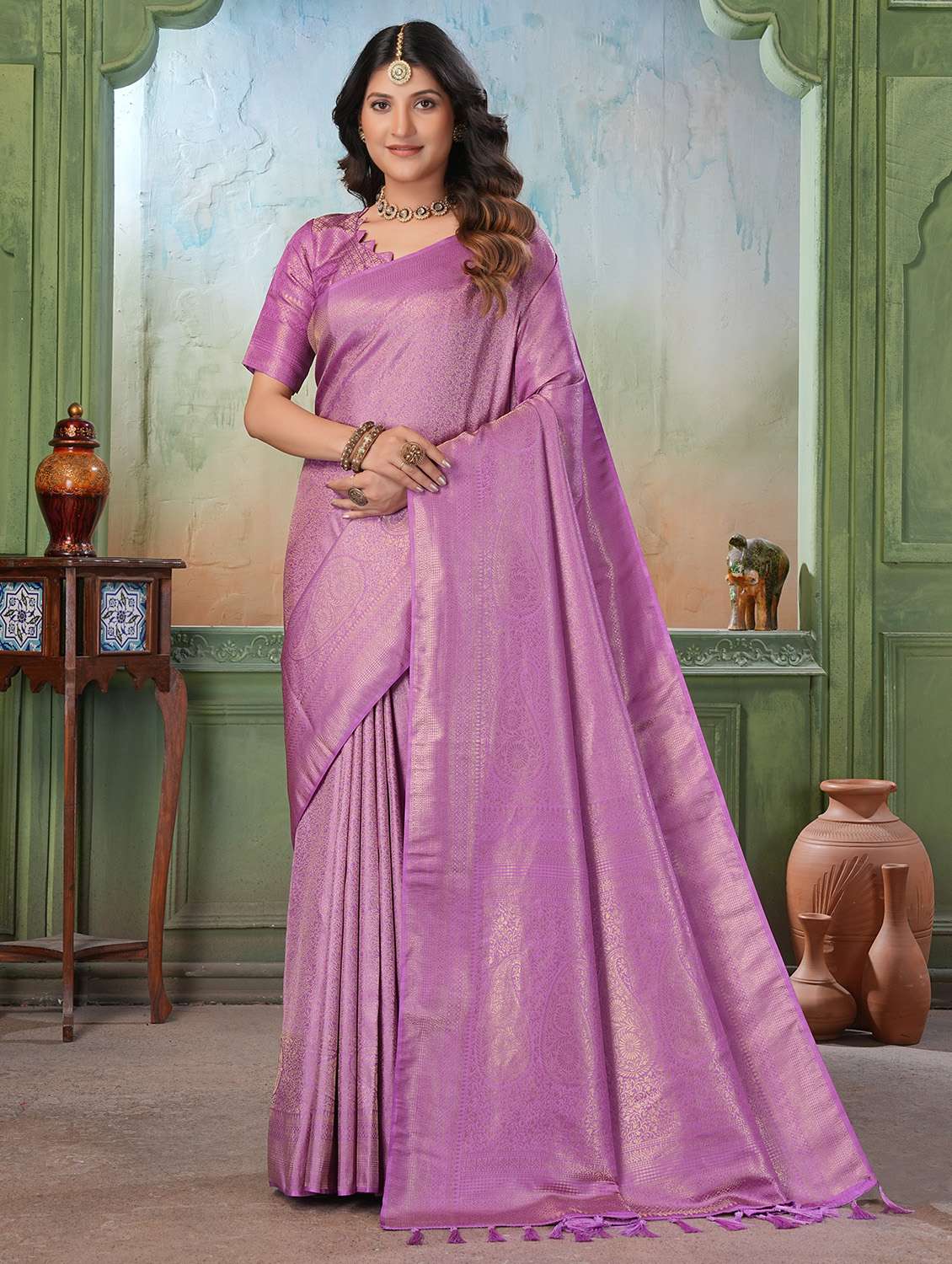 women self design kanjivaram saree with blouse