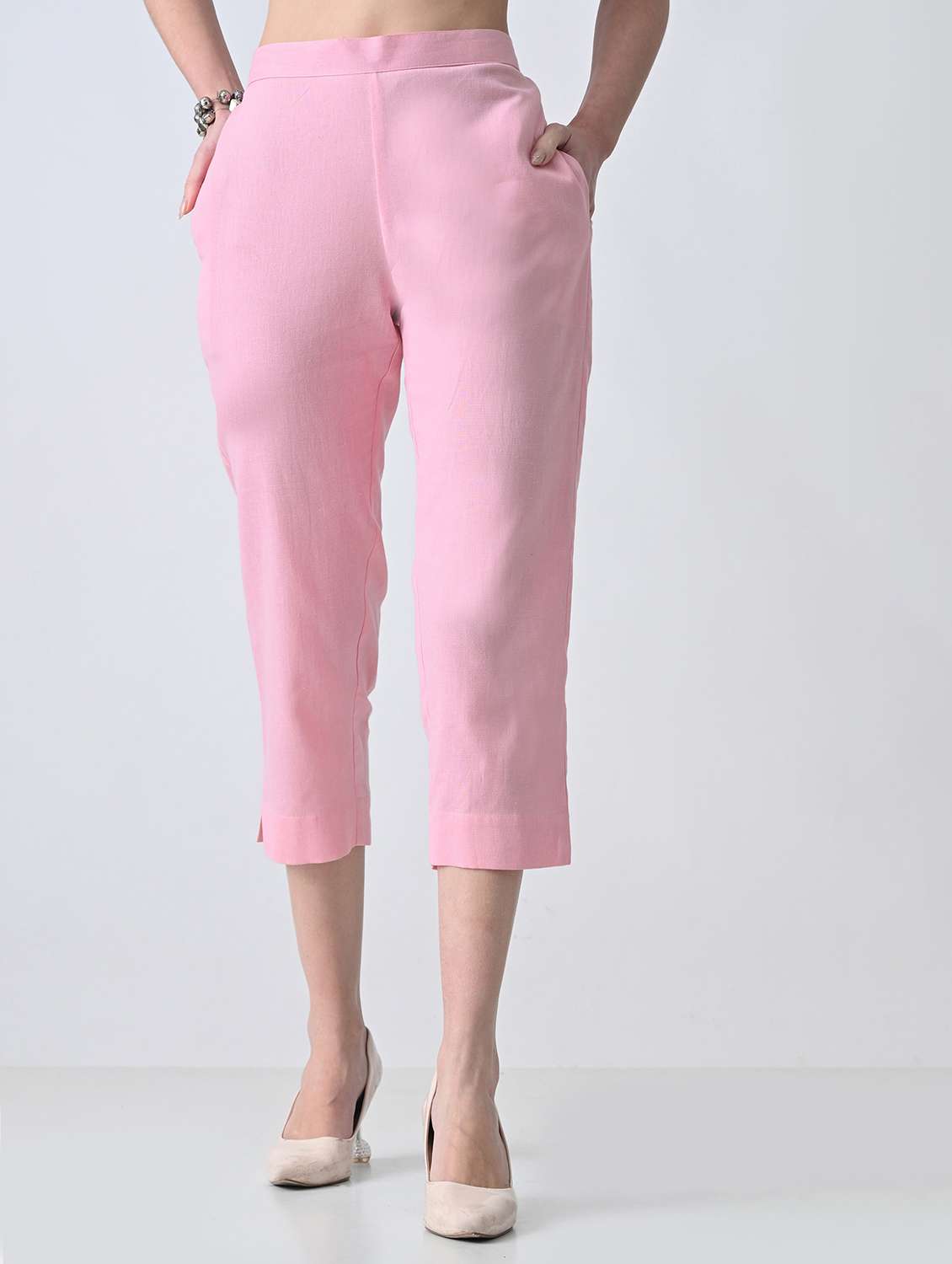 women solid mid rise tapered pant