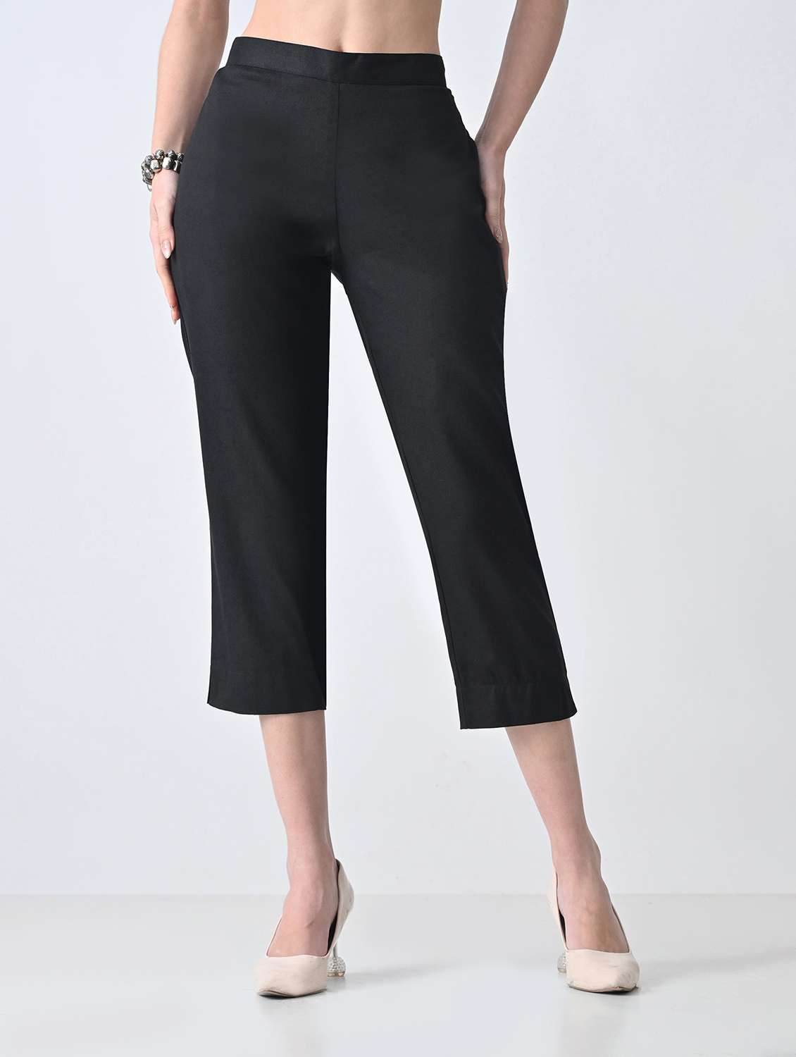 women solid mid rise tapered pant