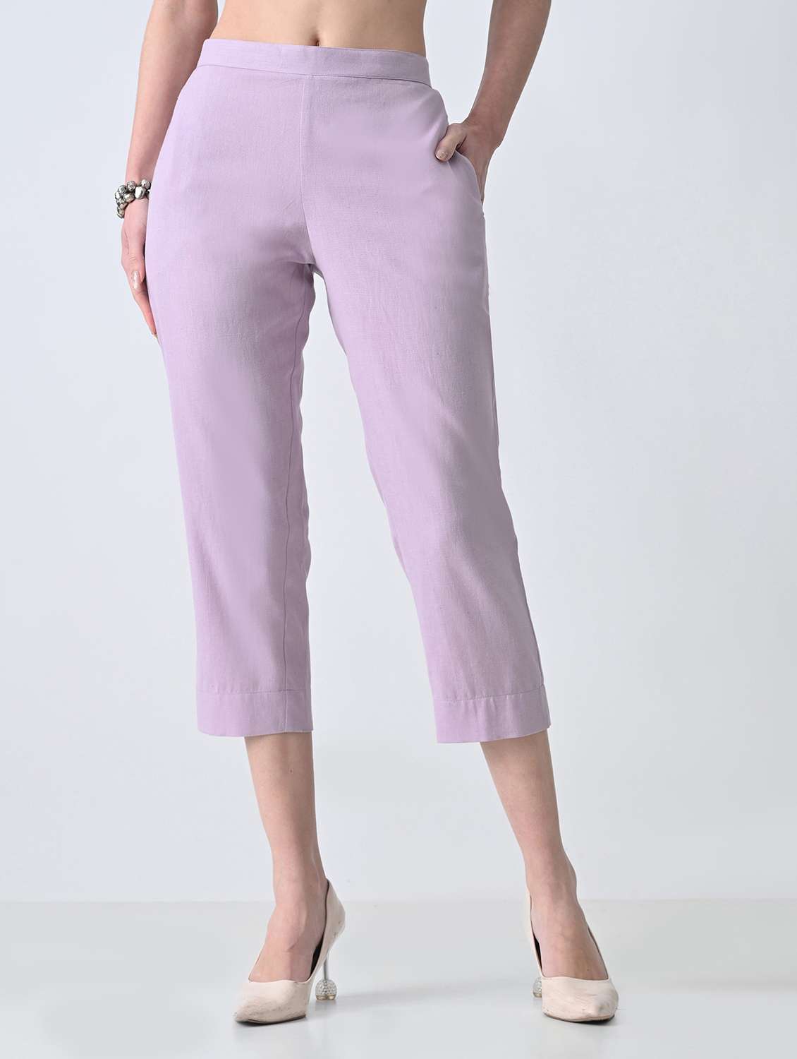 women solid mid rise tapered pant
