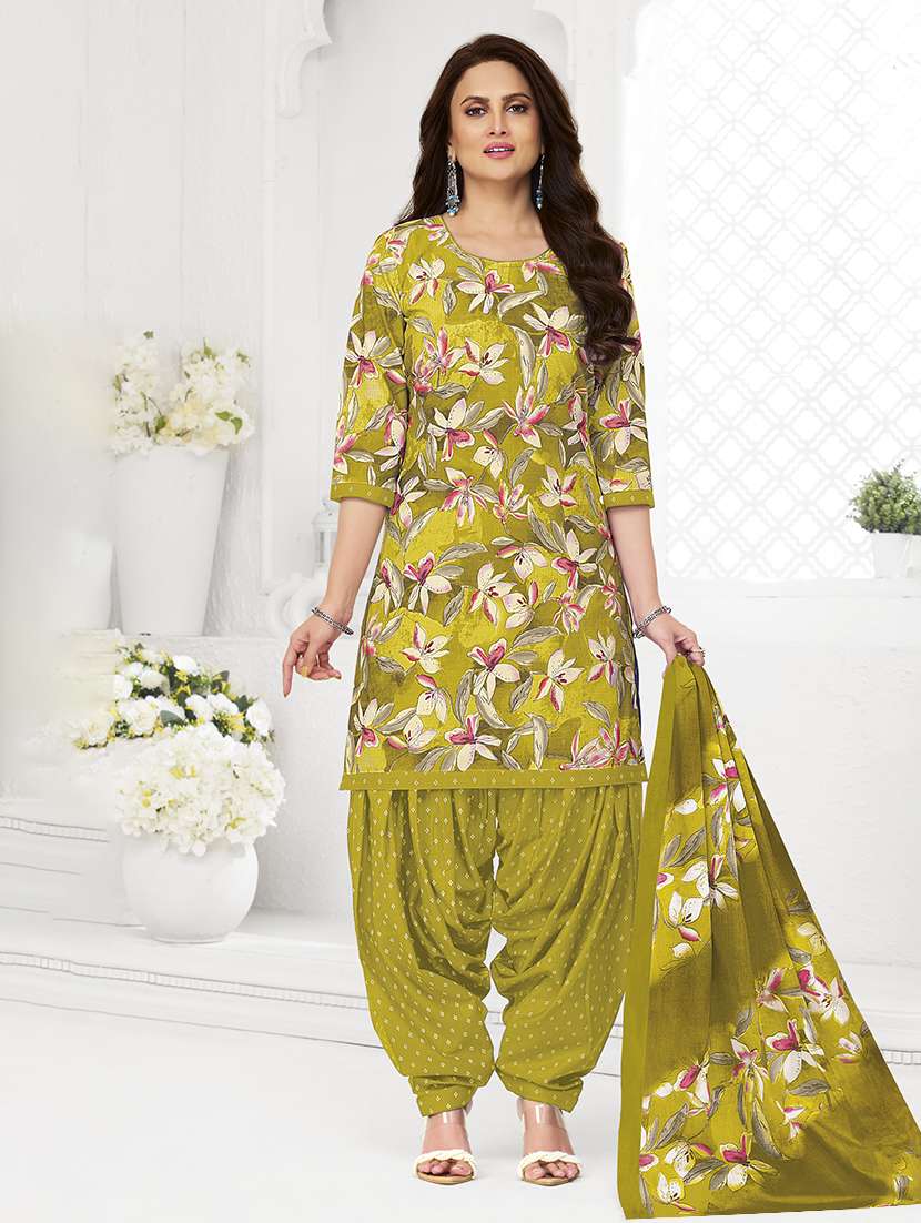 women printed three quarter sleeve kurta patiala with dupatta set