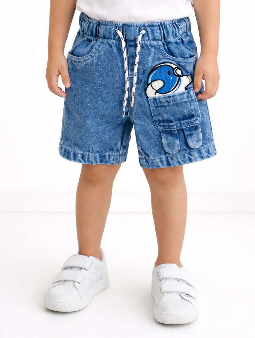 boys printed mid rise regular shorts