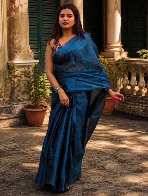 women solid handloom saree with blouse