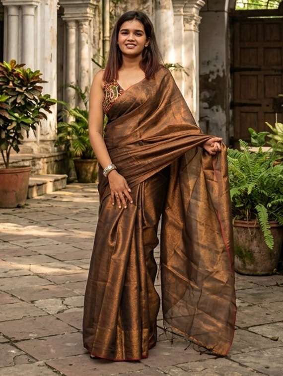women solid handloom saree with blouse
