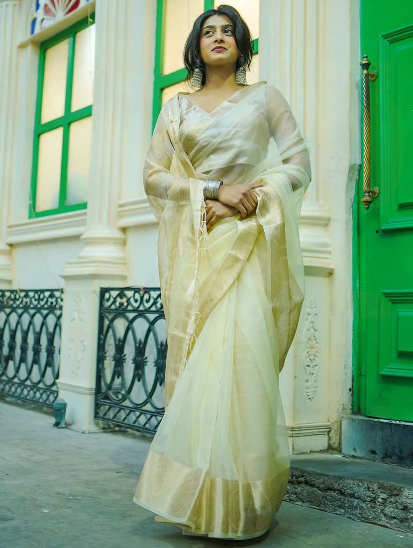 women solid with bordered saree with blouse