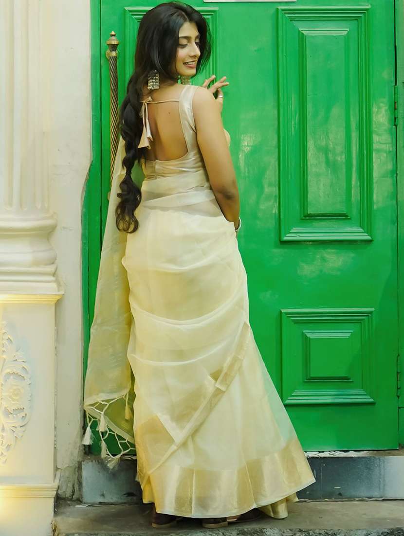 women solid with bordered saree with blouse - 22500237 -  Standard Image - 3