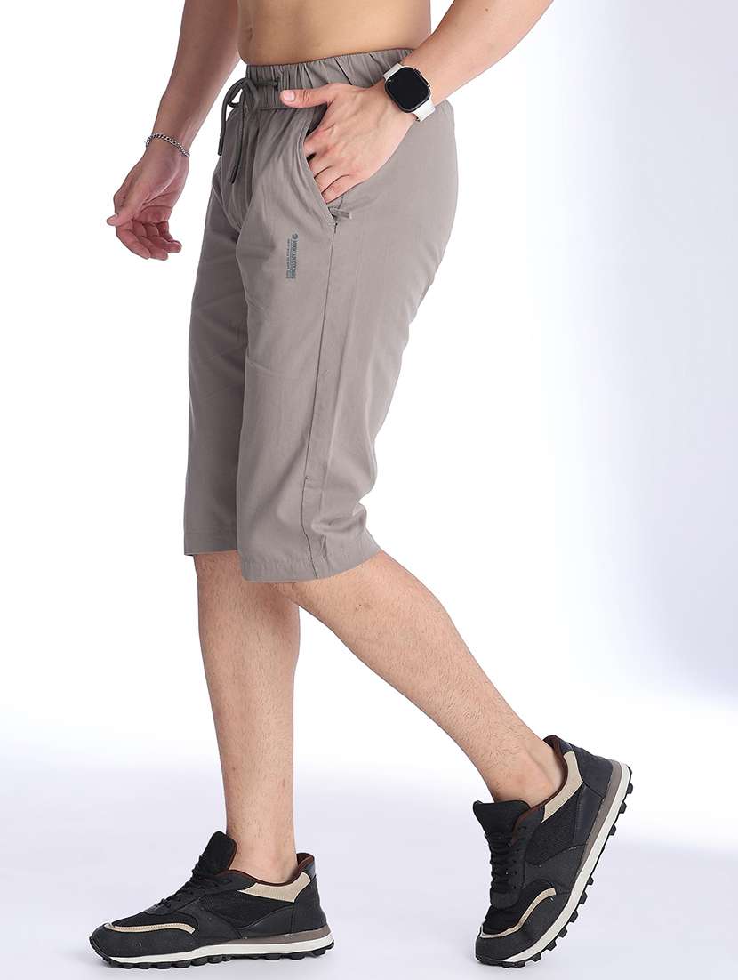 men solid mid rise regular fit three - fourth shorts - 22501002 -  Standard Image - 3