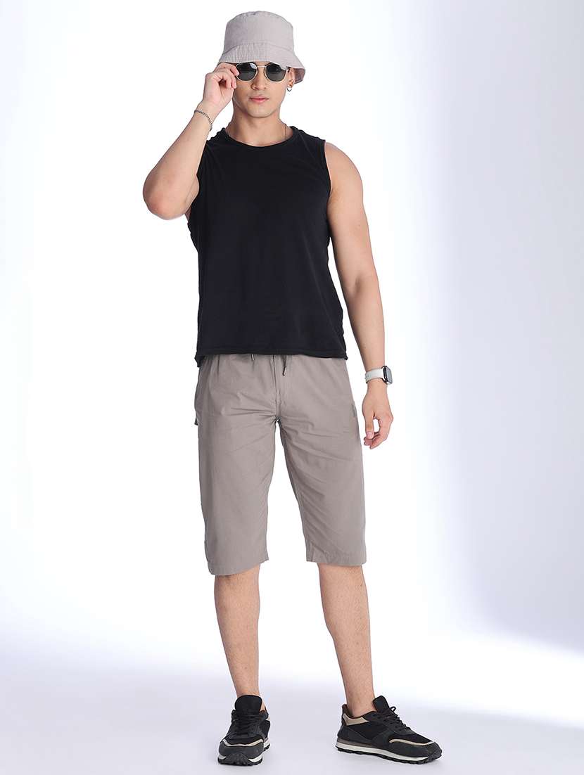 men solid mid rise regular fit three - fourth shorts - 22501002 -  Standard Image - 5