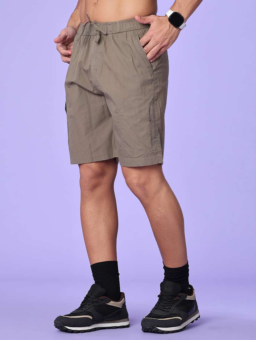 men solid mid rise regular fit cargo shorts - 22501048 -  Standard Image - 3