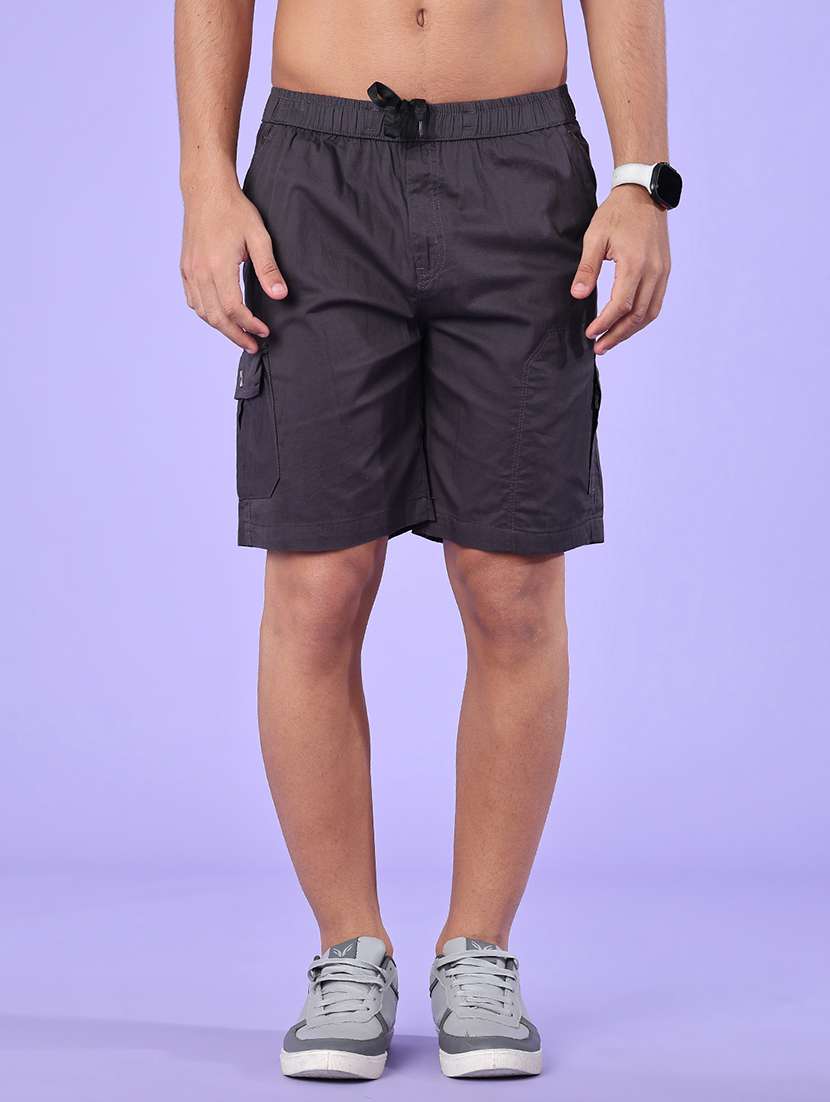 men solid mid rise regular fit cargo shorts