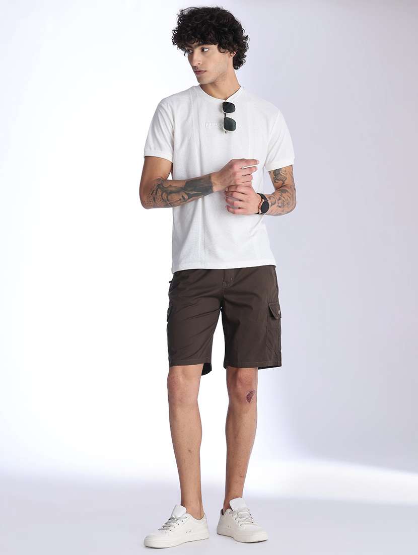 Men Solid Mid Rise Regular Fit Cargo Shorts - 22501067 -  Standard Image - 5