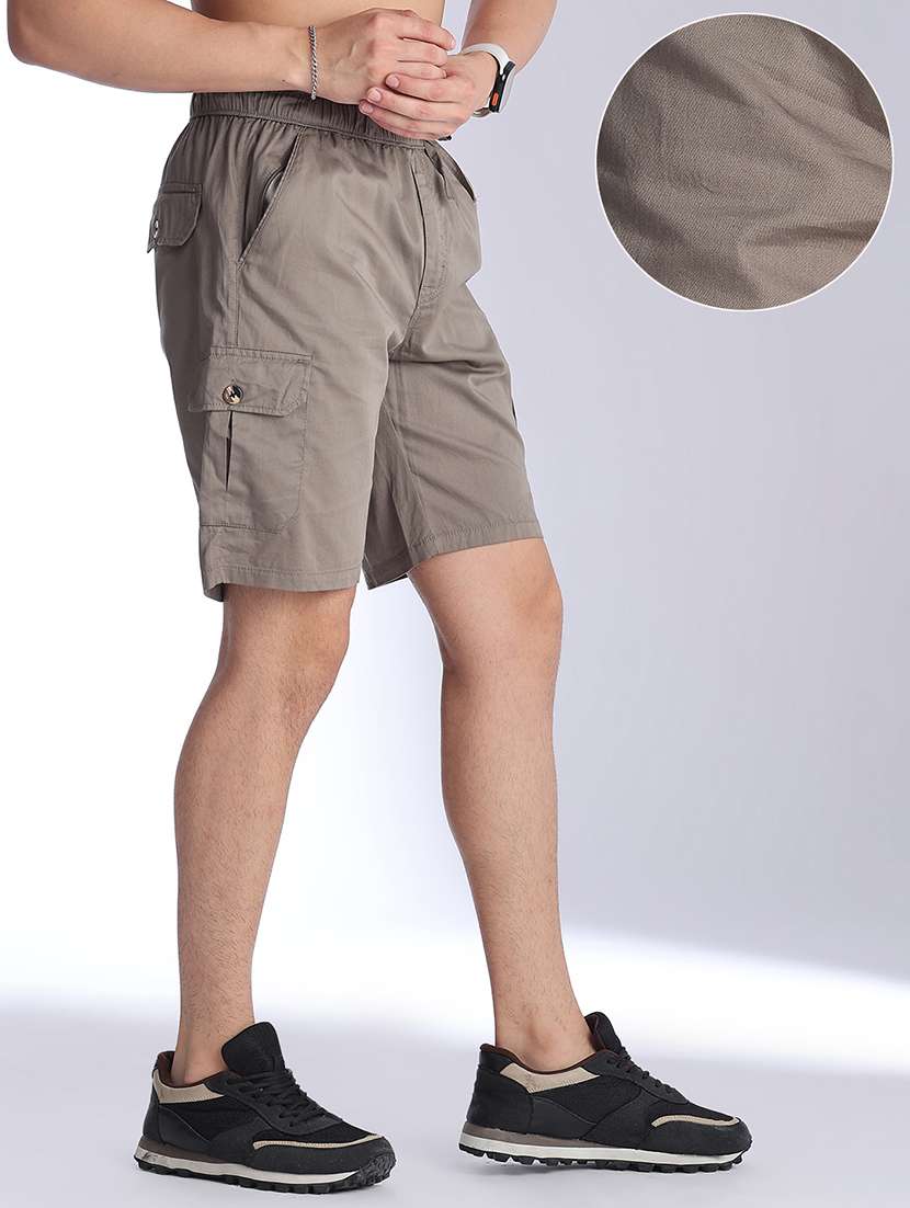 men solid mid rise regular fit cargo shorts - 22501069 -  Standard Image - 3