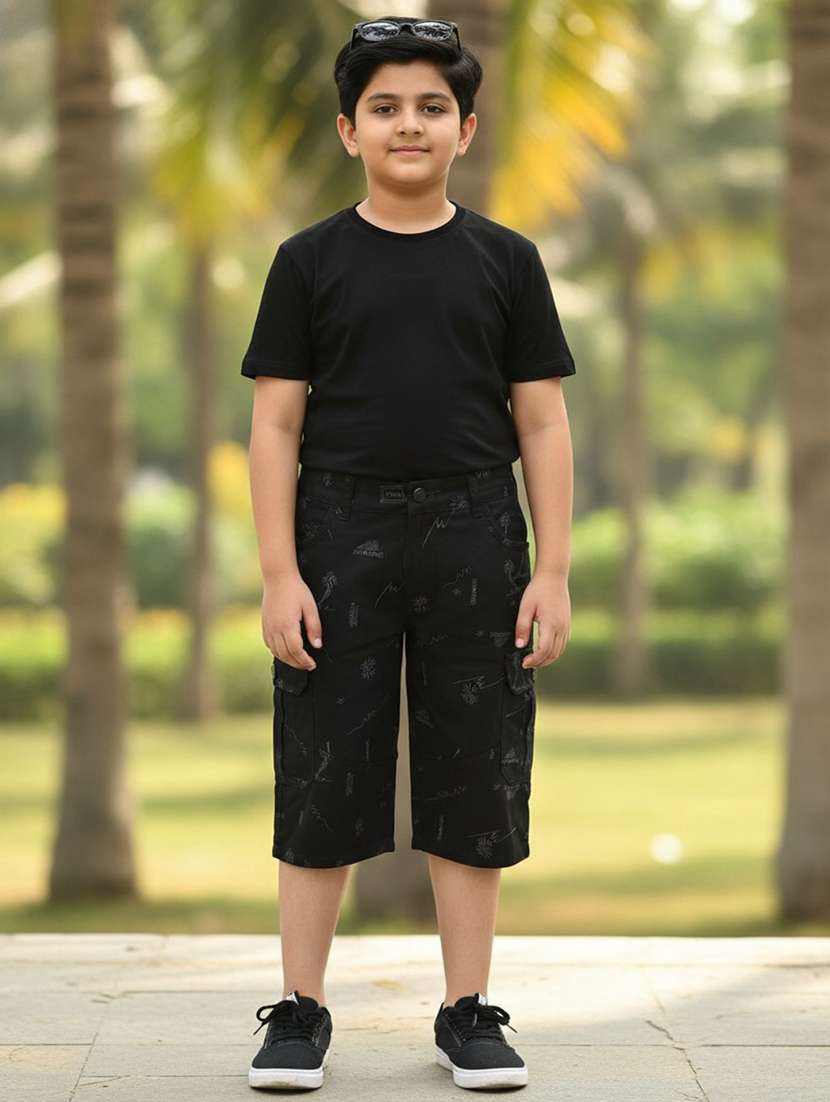 boys printed mid rise three fourth cargo shorts