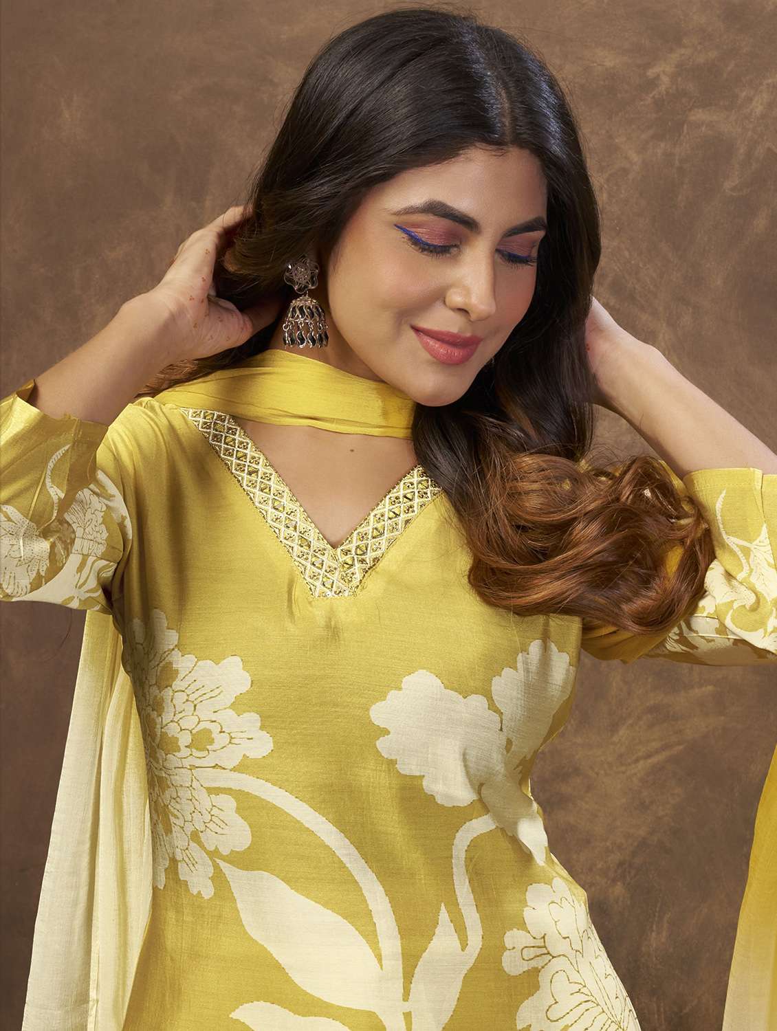 women floral three quarter sleeve kurta pant with dupatta set - 22501891 -  Standard Image - 3