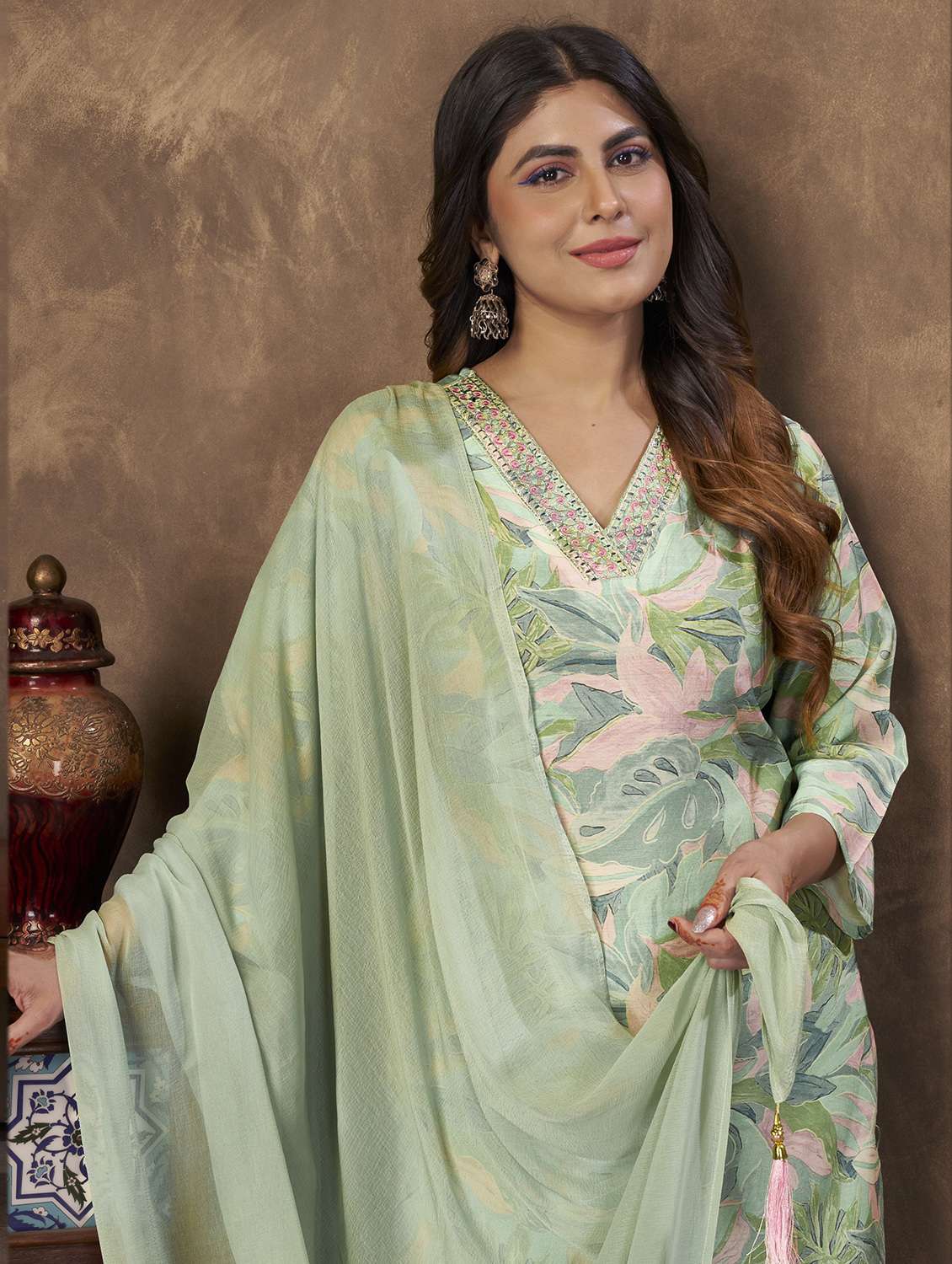 women floral three quarter sleeve kurta pant with dupatta set - 22501893 -  Standard Image - 3