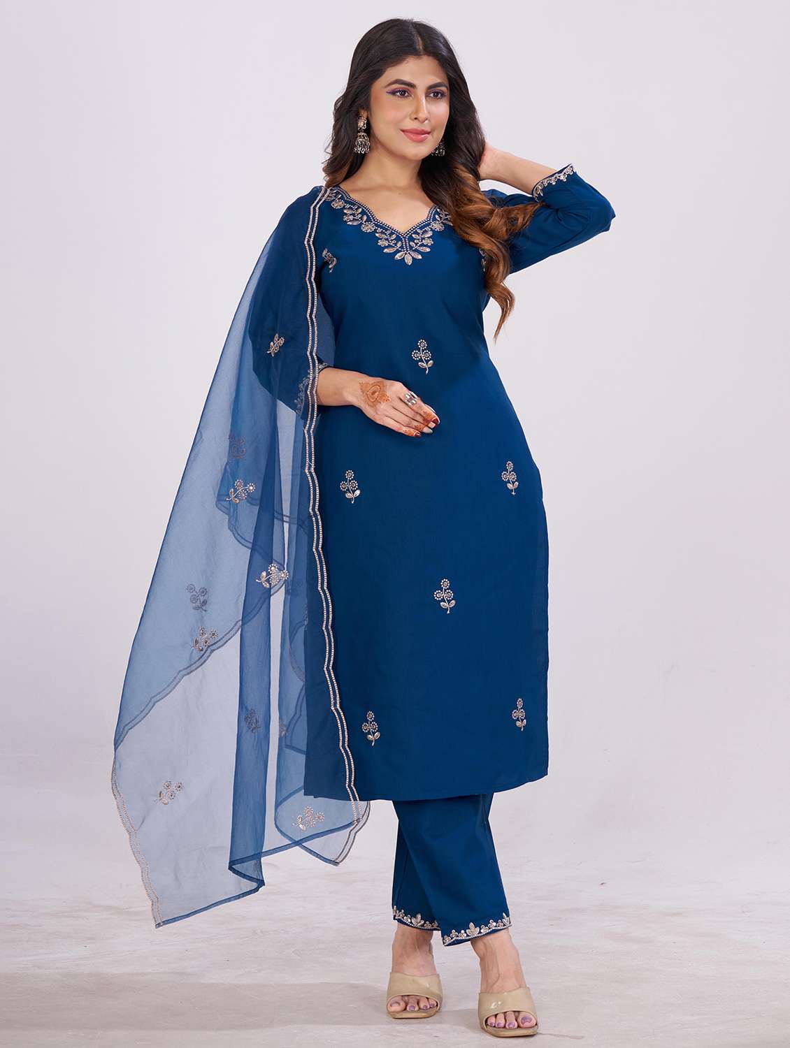 women solid with work three quarter sleeve kurta pant with dupatta set