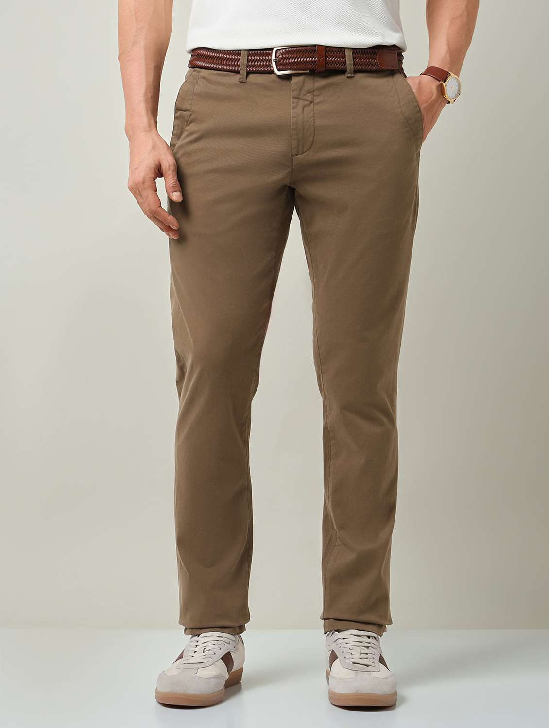 men solid mid rise chinos casual trouser