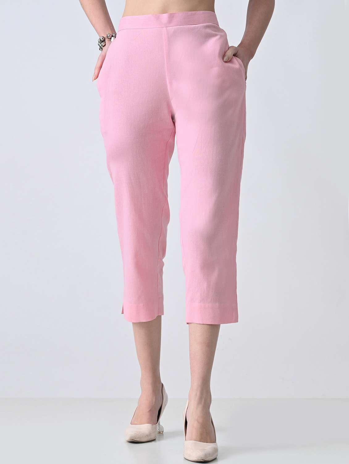 women solid mid rise tapered pant