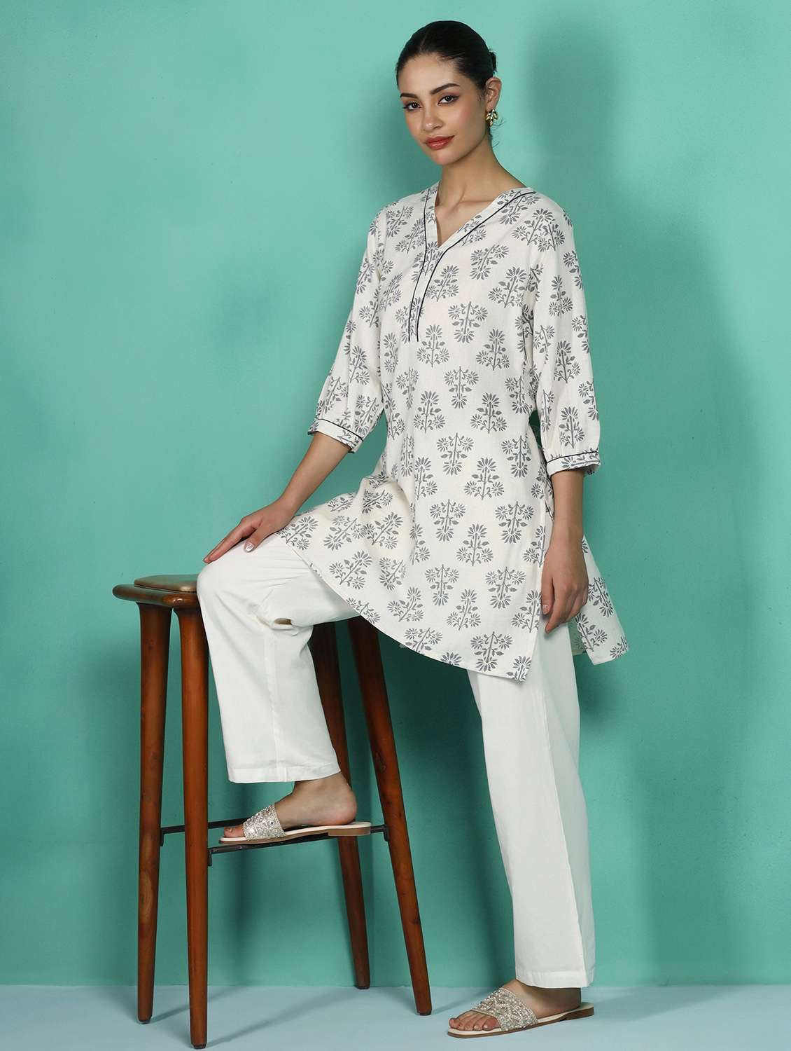 women printed three quarter sleeve straight kurti