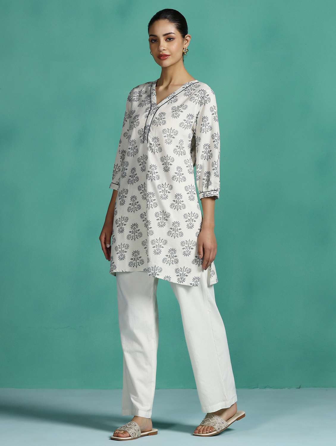 Women Printed Three Quarter Sleeve Straight Kurti - 22502040 -  Standard Image - 3