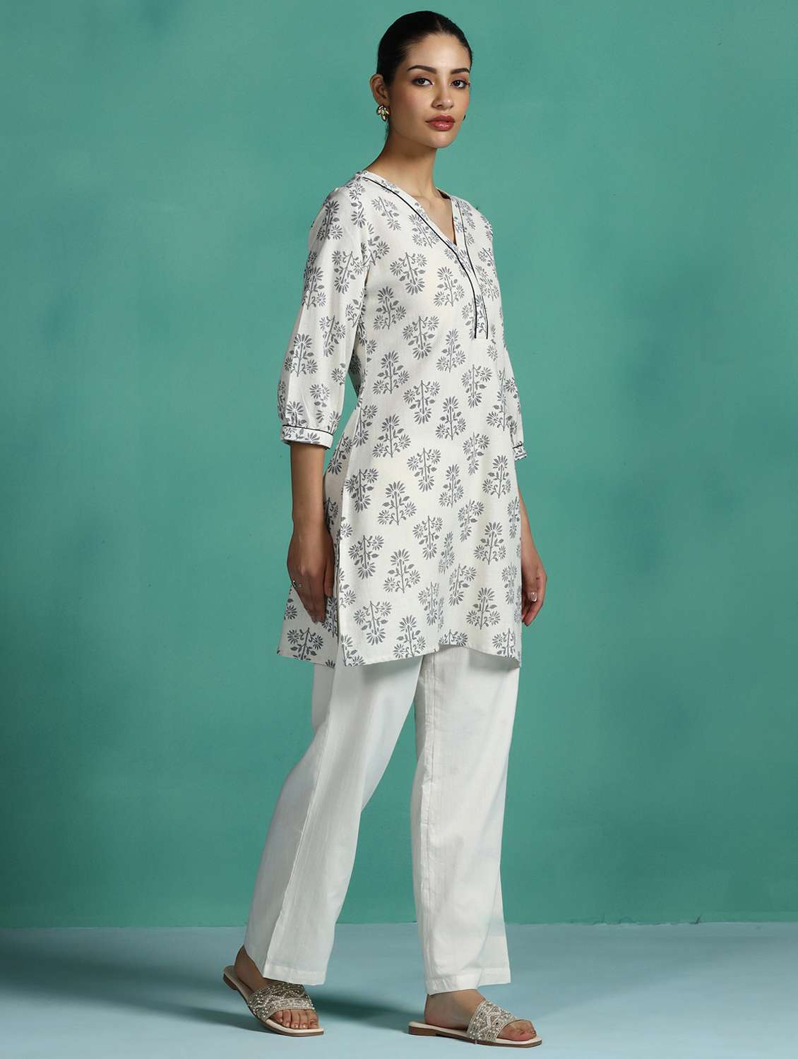 Women Printed Three Quarter Sleeve Straight Kurti - 22502040 -  Standard Image - 5
