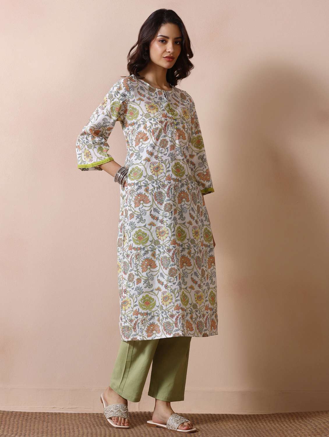 women floral printed round neck straight kurta - 22502058 -  Standard Image - 3