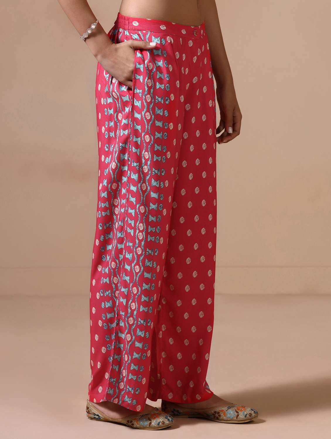 women printed sleeveless ethnic co-ord set - 22502081 -  Standard Image - 5
