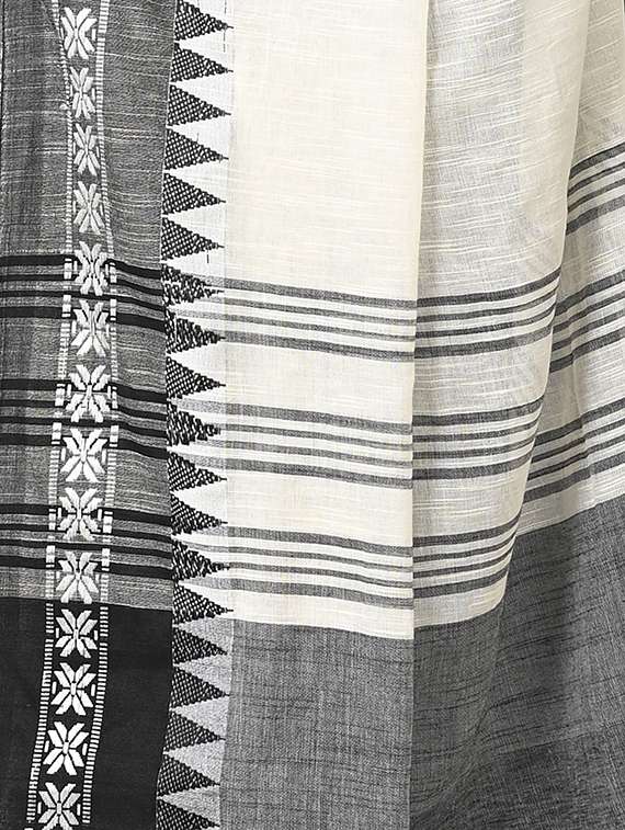 women solid with bordered handloom saree with blouse - 22502597 -  Standard Image - 3