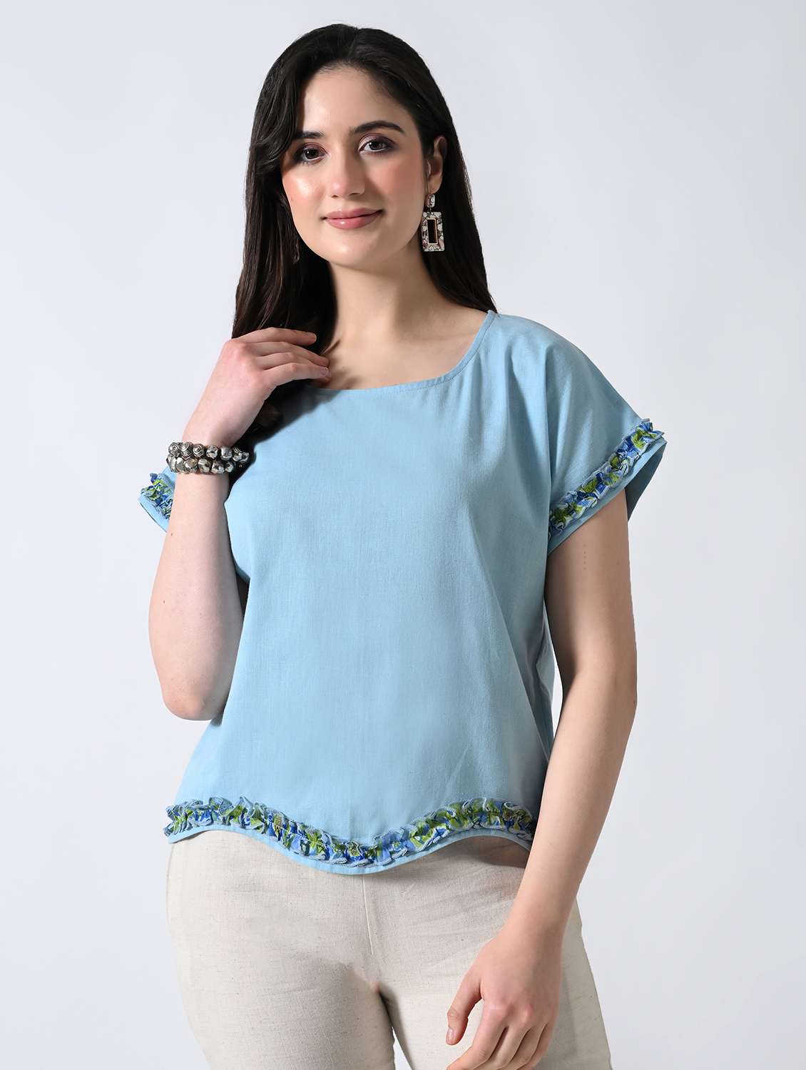 women solid round neck top