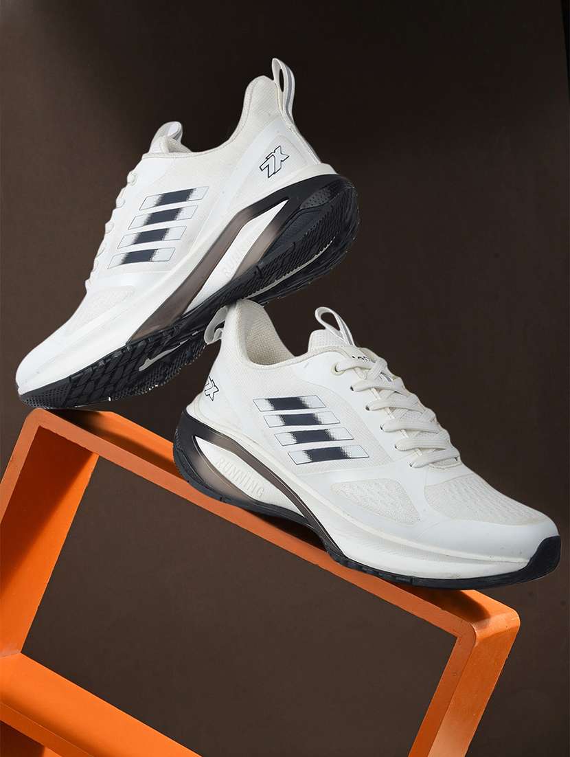 men white lace up sport shoe