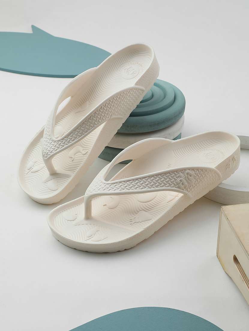 men cream toe separator slipper