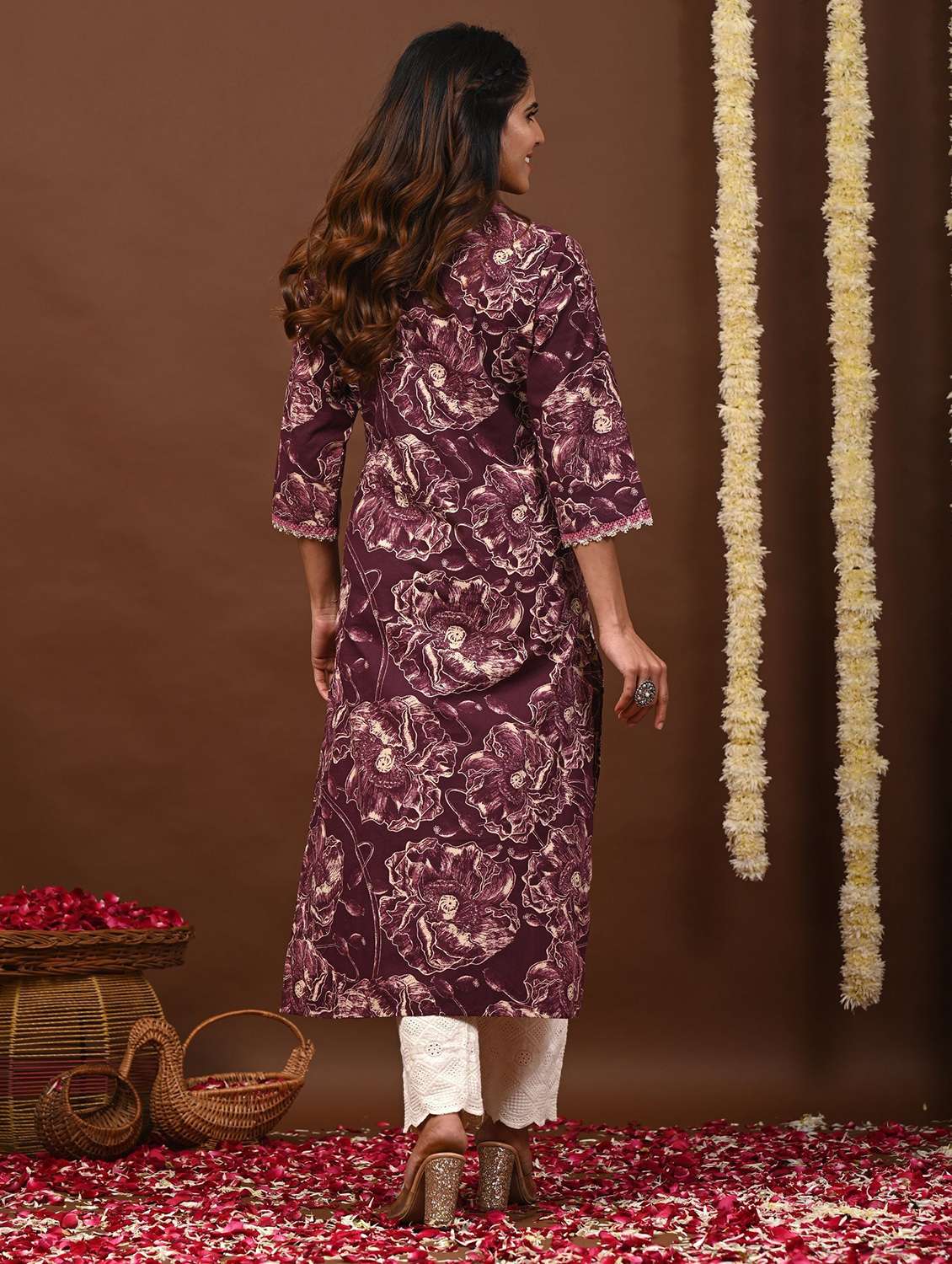 women printed three quarter sleeve straight kurta - 22502923 -  Standard Image - 3