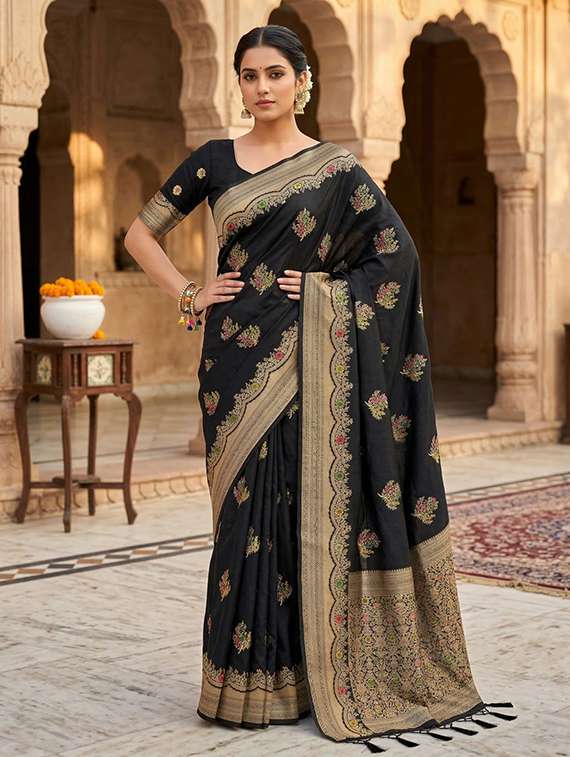 women self design banarasi saree with blouse