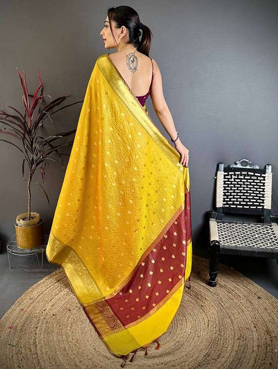 women self design bordered saree with blouse - 22503108 -  Standard Image - 3