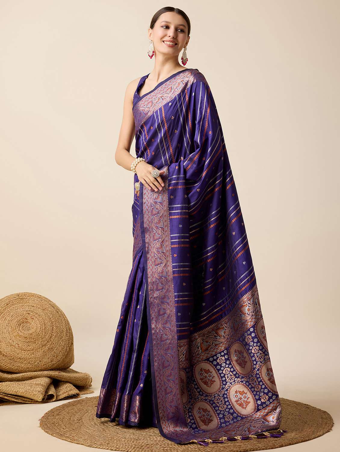 women self design banarasi saree with blouse