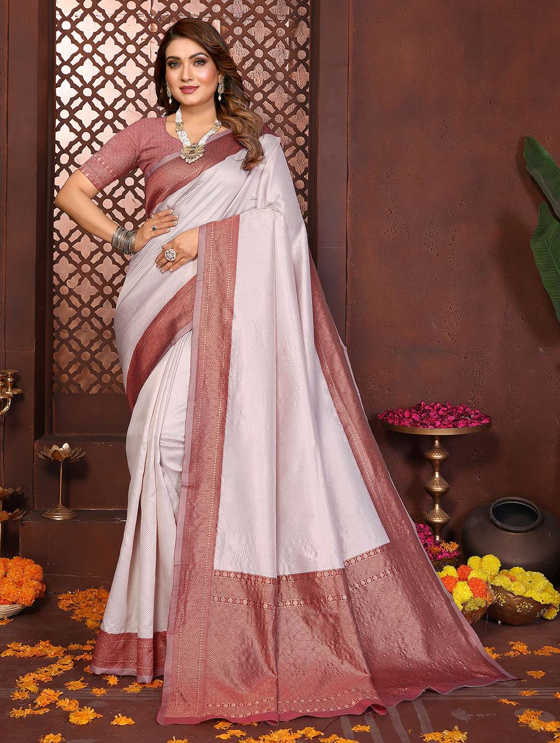 women self design banarasi saree with blouse